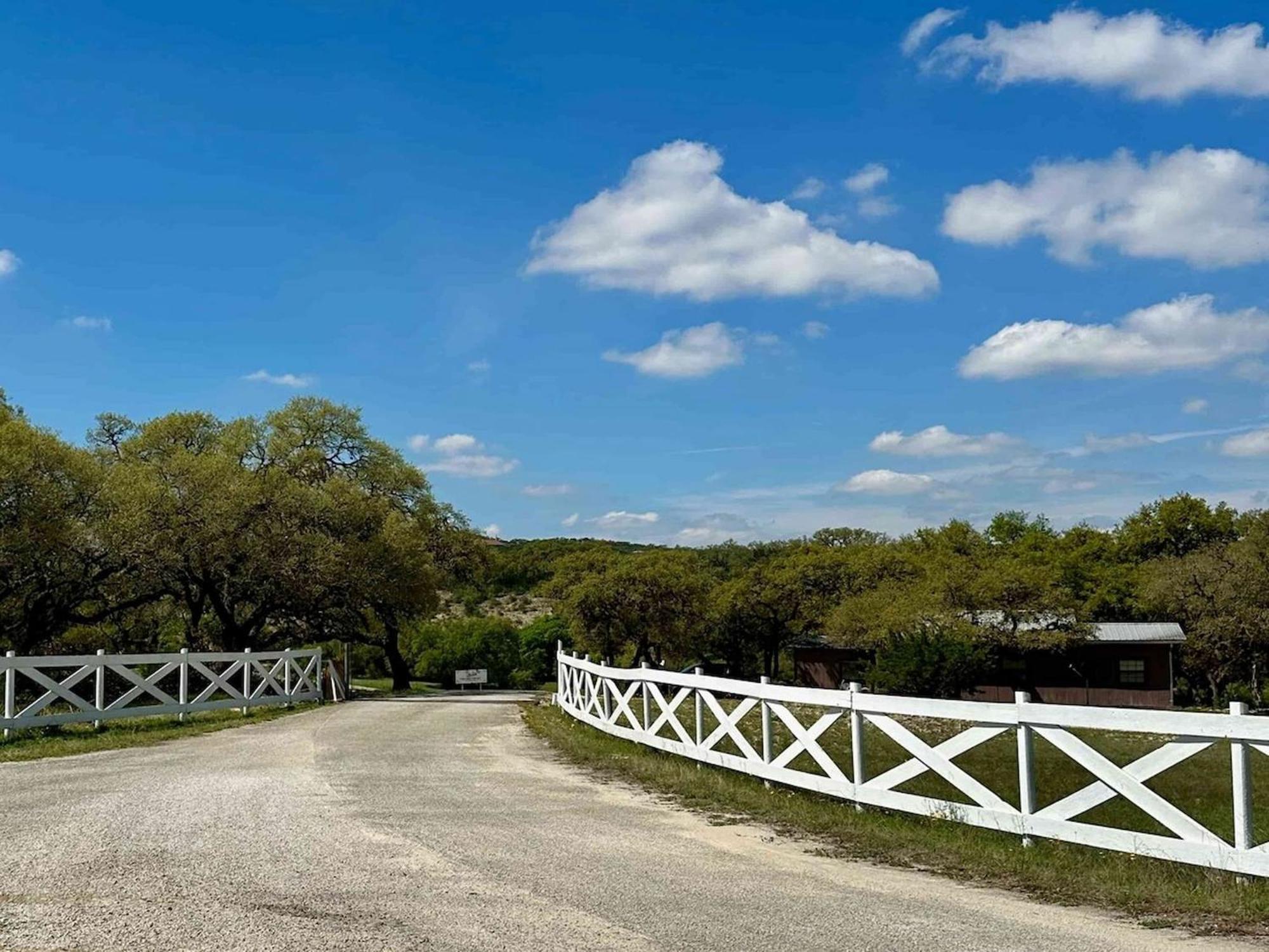Отель Crc Ranch Retreat Бандера Экстерьер фото